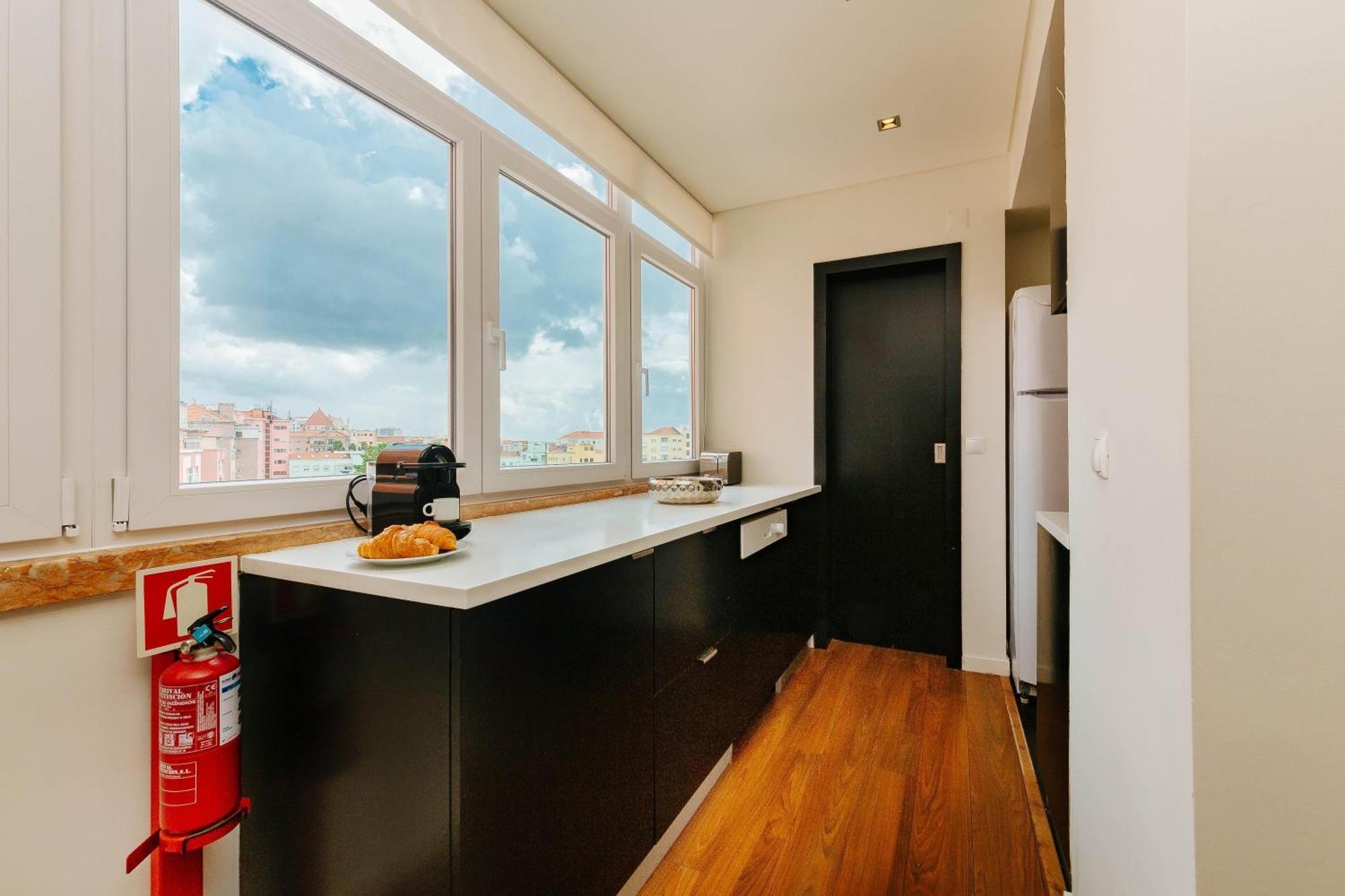 Rent4Rest Lisbon Family & Friends Apartment In Roma Avenue *