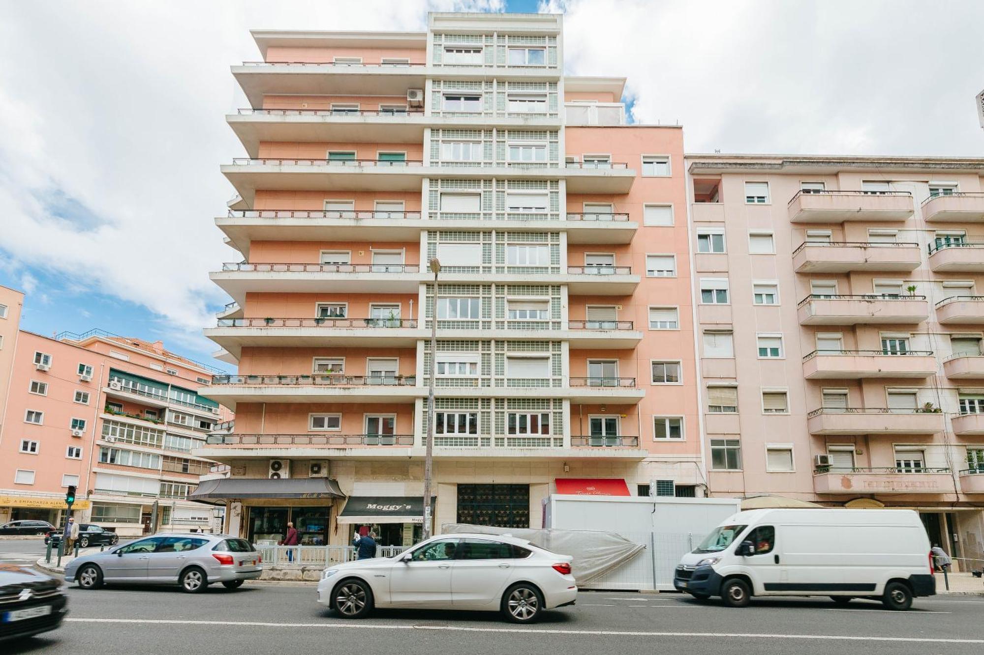 Rent4Rest Lisbon Family & Friends Apartment In Roma Avenue *